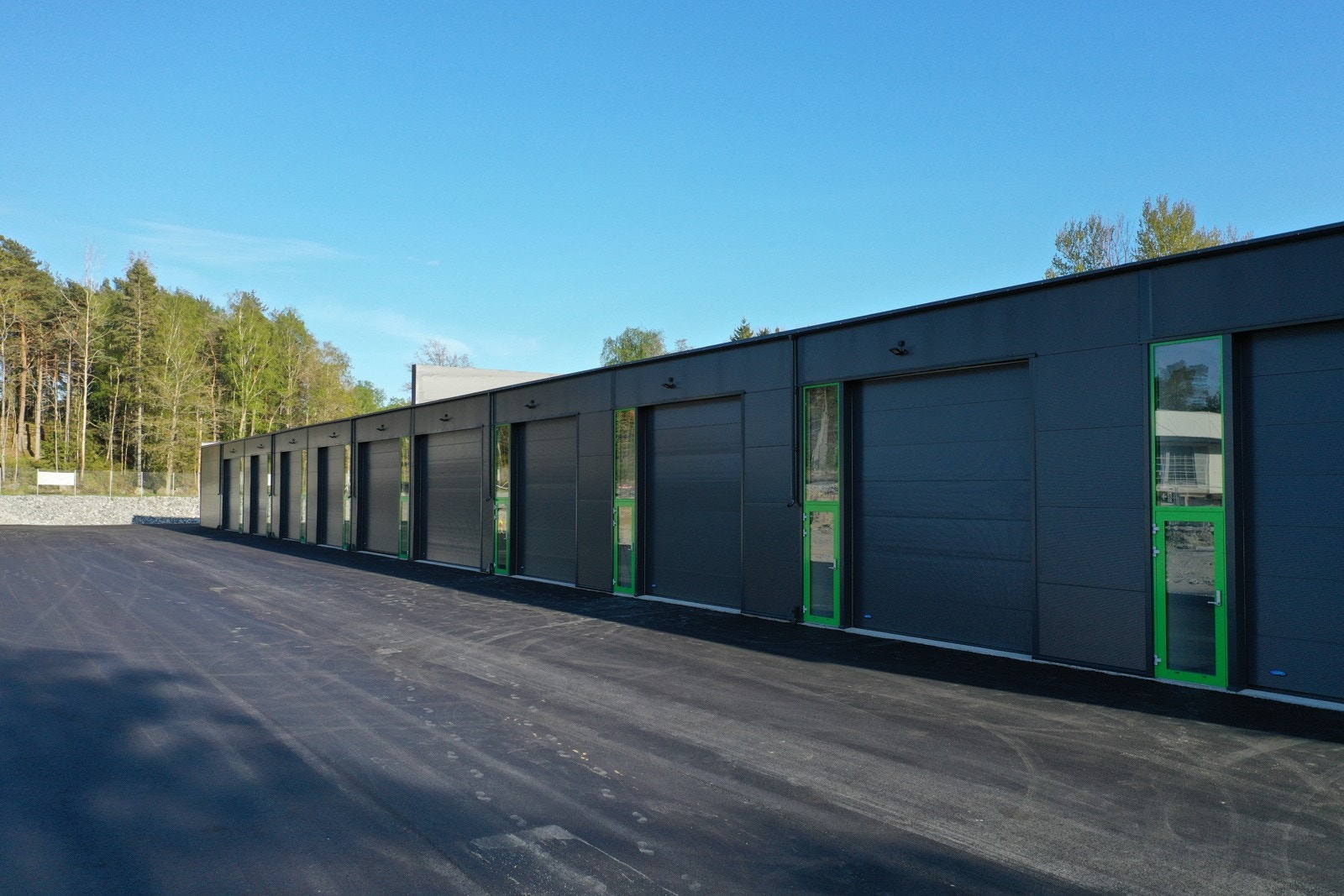 Hele området blir asfaltert, alt er ferdig rundt byggetrinn 1. Galleribilde