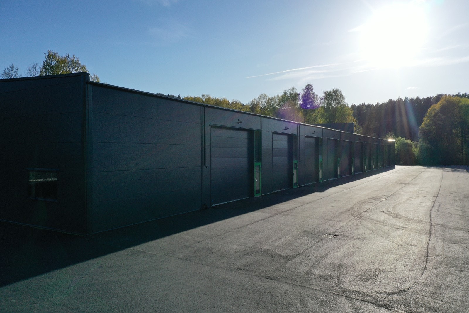 De fleste seksjonene har 4,0m bredde og 4,3m høyde på kjøreport. Galleribilde