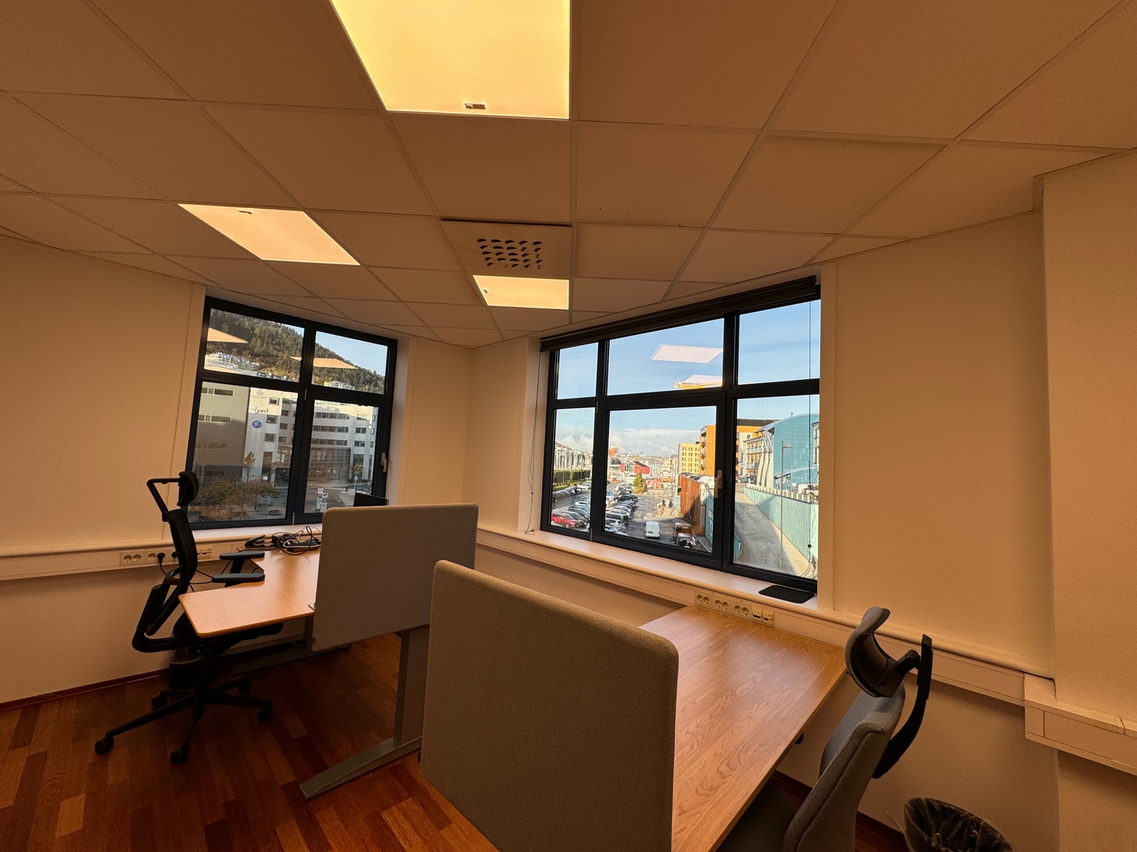 Et mindre arbeidsrom som kan innredes for å romme flere personer Galleribilde