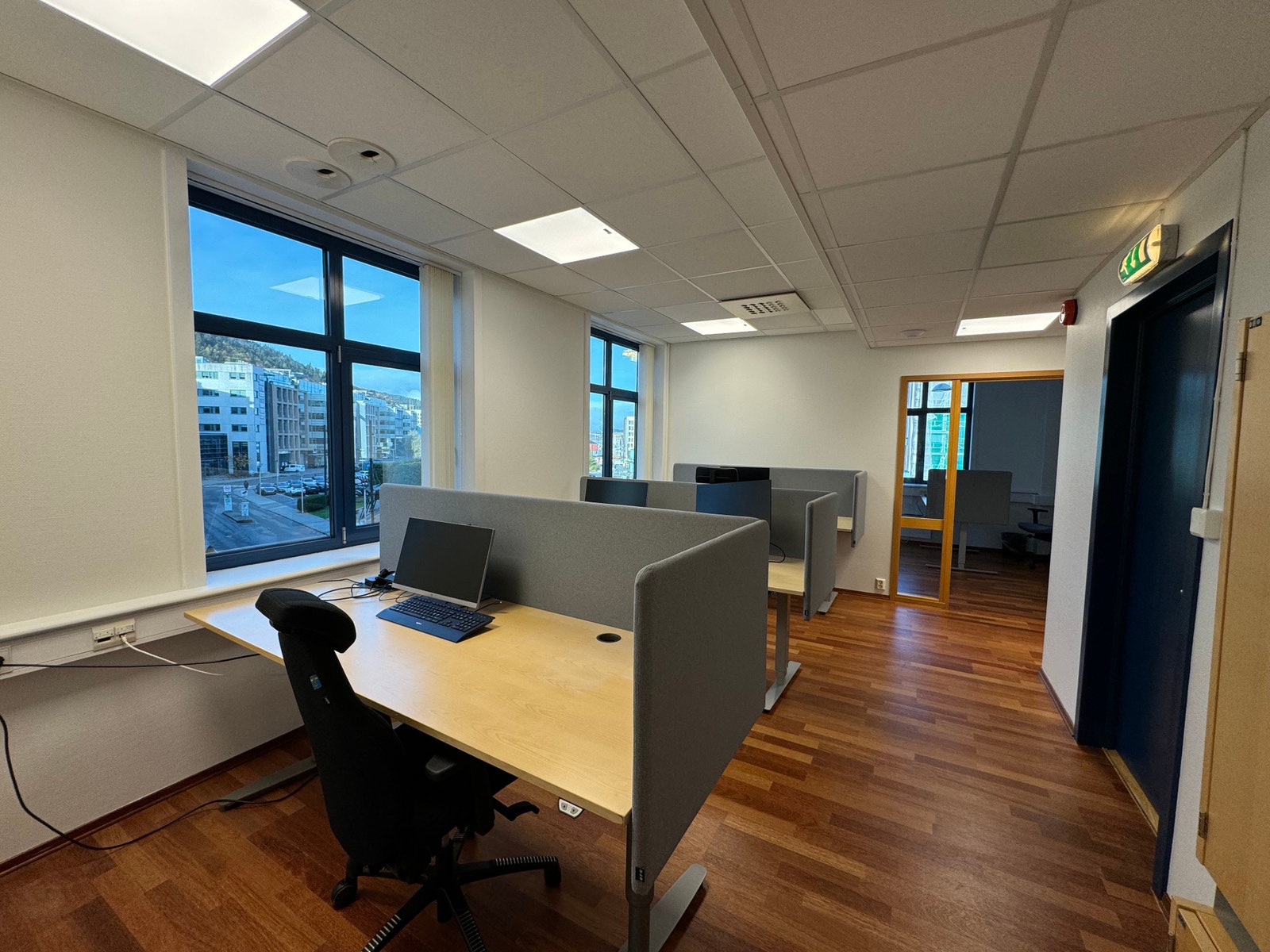 Kontor består blant annet av luftige arbeidsrom Galleribilde