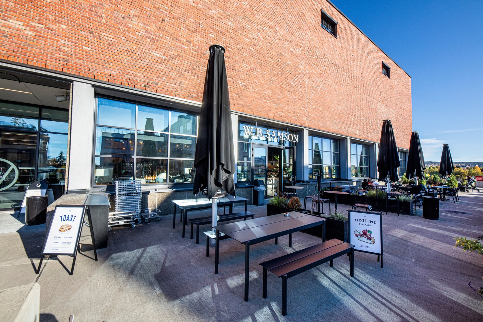 Vinslottet ligger like ved - med stort utvalg av butikker. Galleribilde