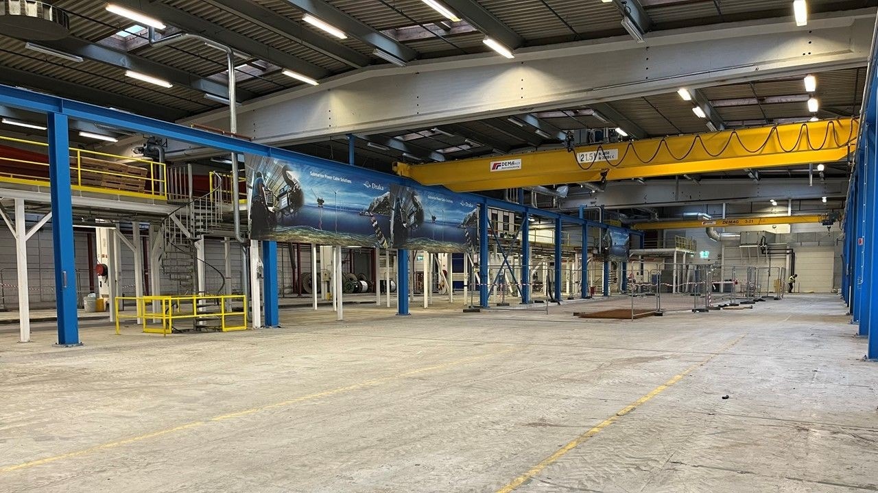 Store verksteds-/produksjons- og lagerarealer med traverskraner til leie Galleribilde