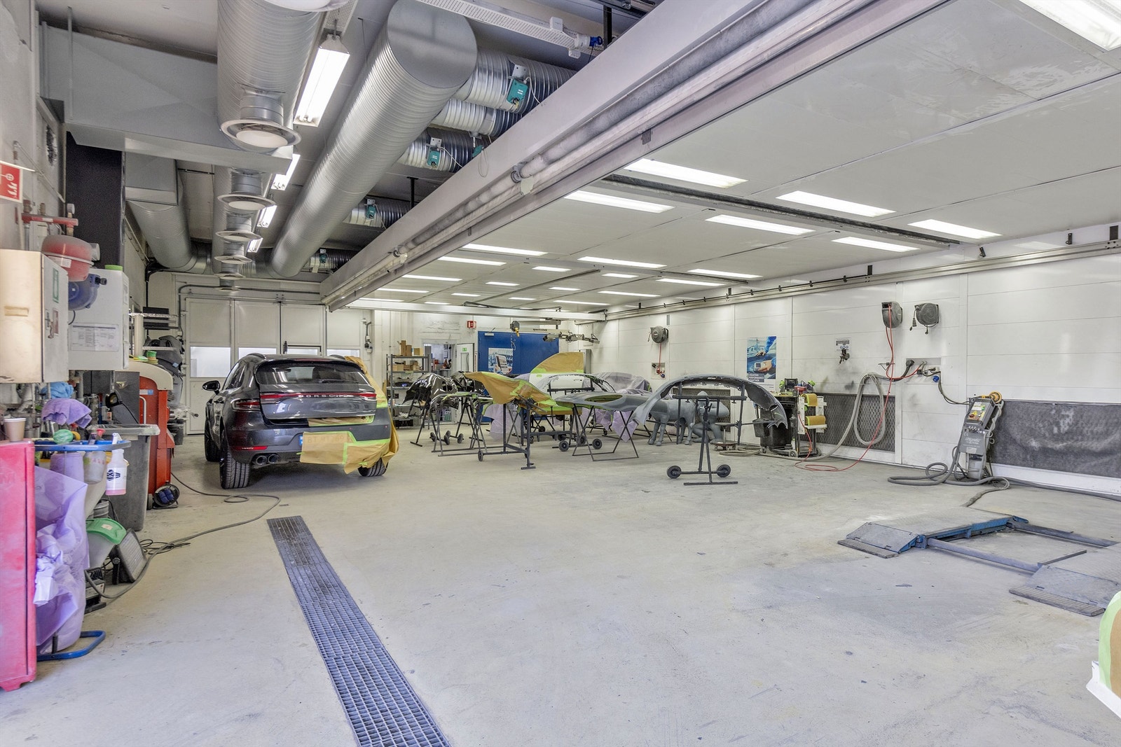 Lakkverksted. Galleribilde