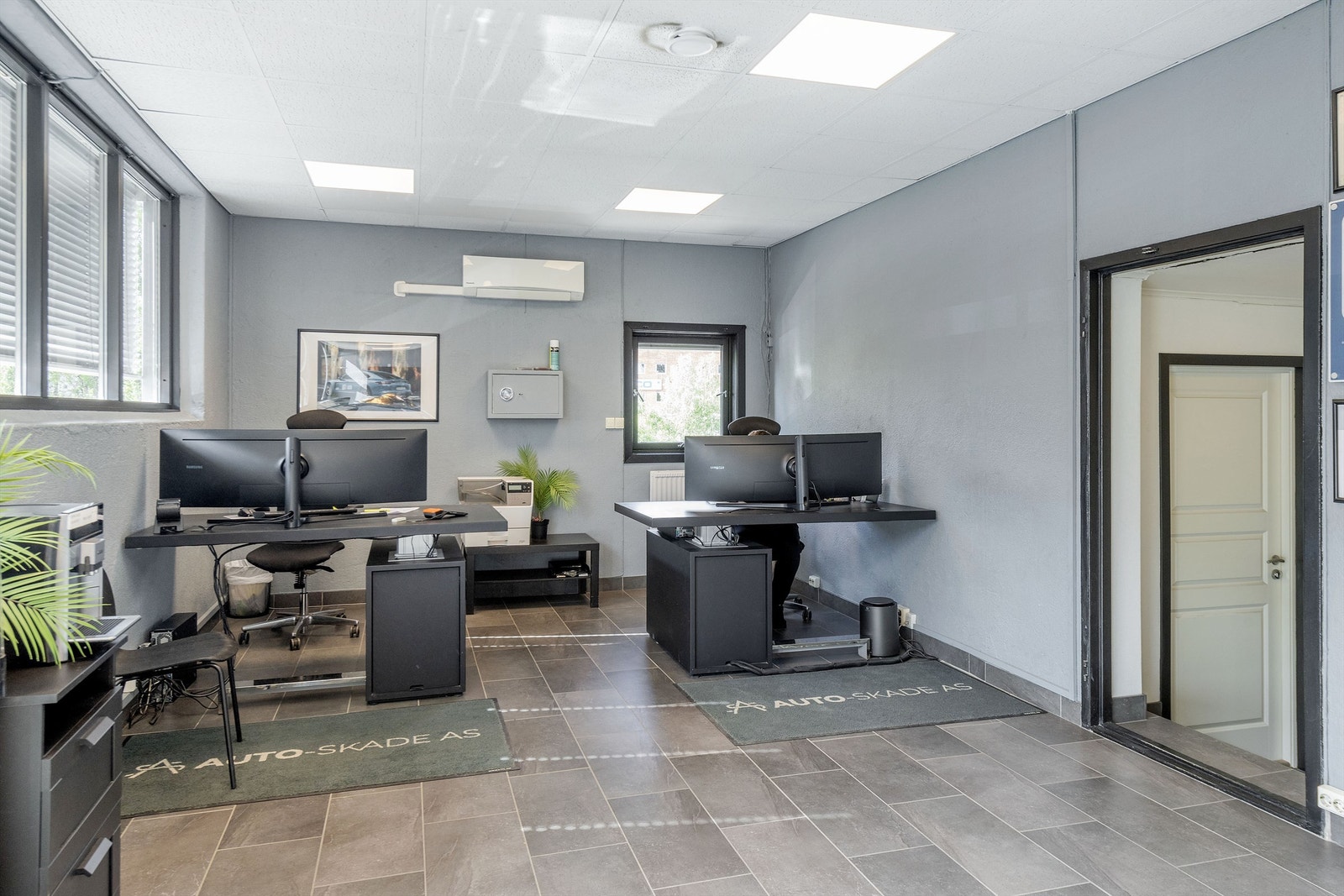 Kundemottak/kontor Auto-Skade AS. Galleribilde