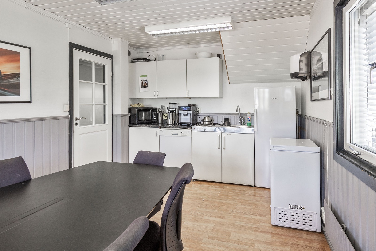 Kjøkken/spiserom. Galleribilde