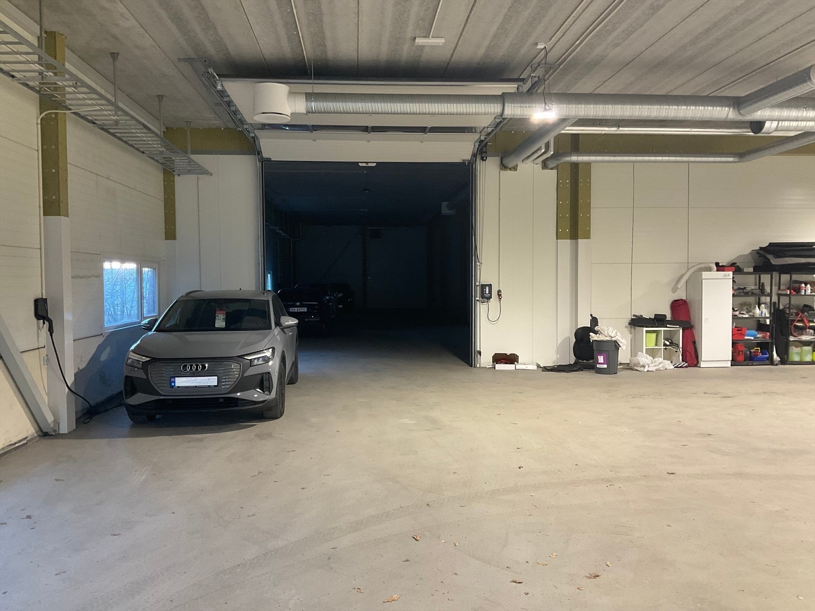 Lagerhall 1 med kjøreport Galleribilde