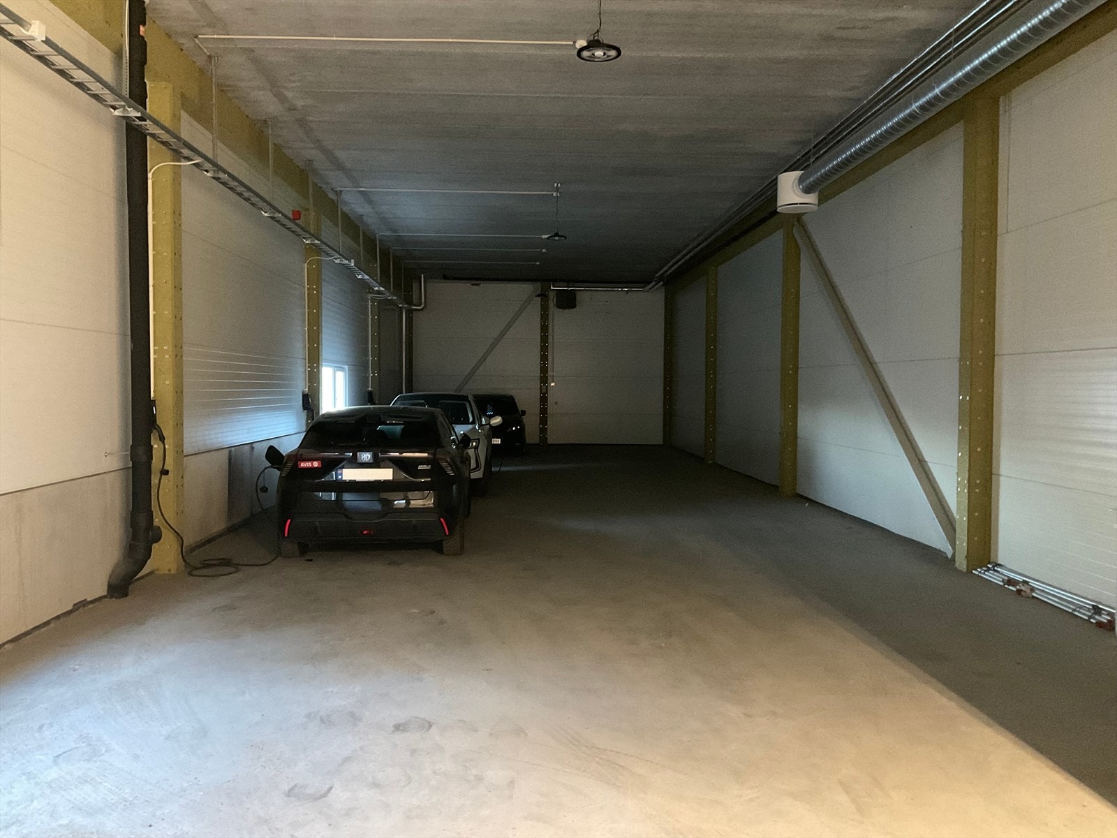 Lagerhall 2 med kjøreport Galleribilde