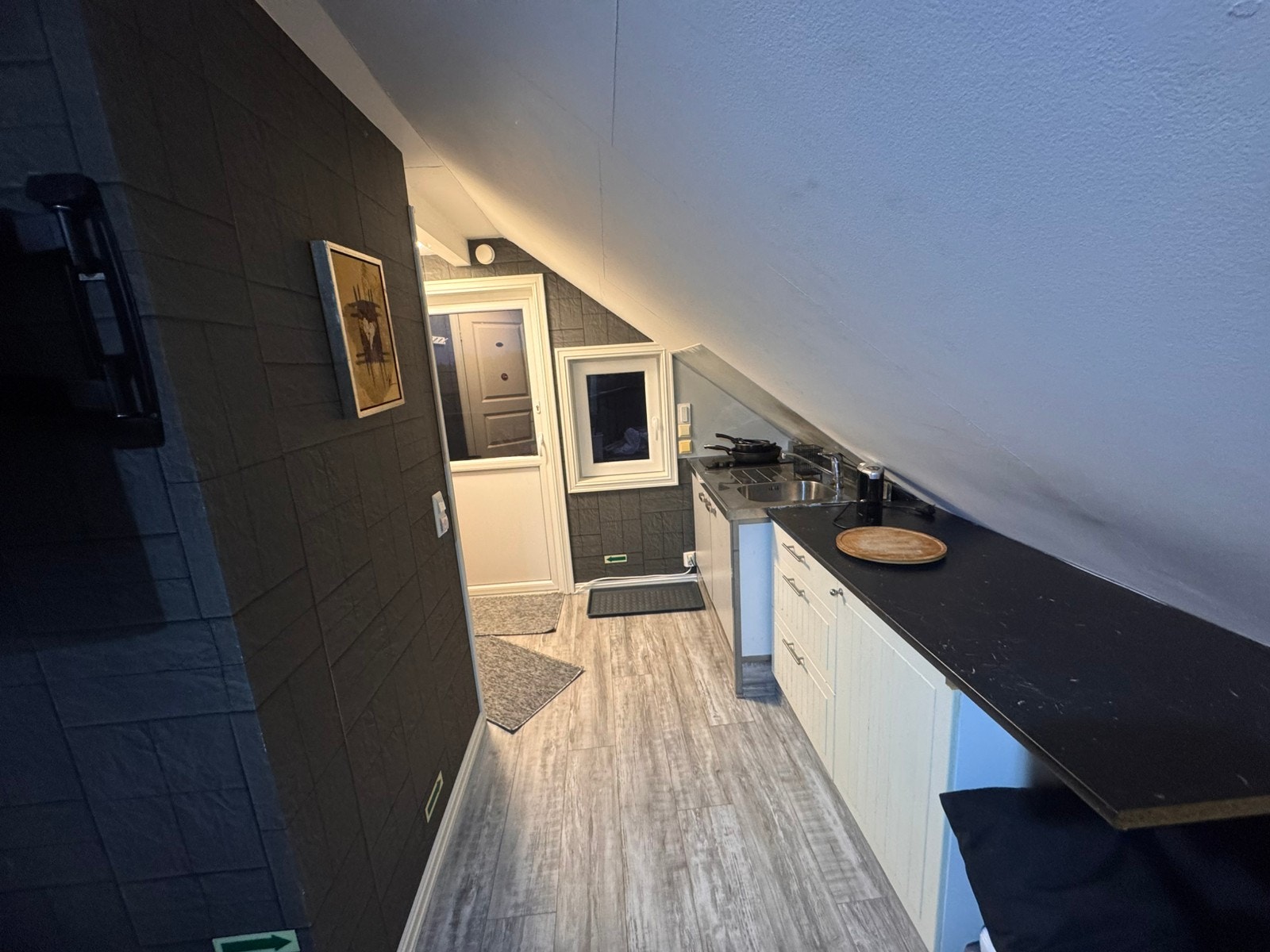 Liten men praktisk kjøkken Galleribilde