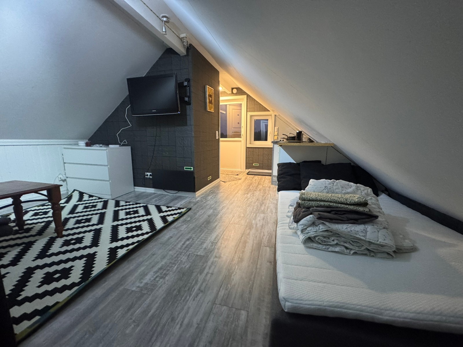 120 x200cm seng med sengetøy Galleribilde