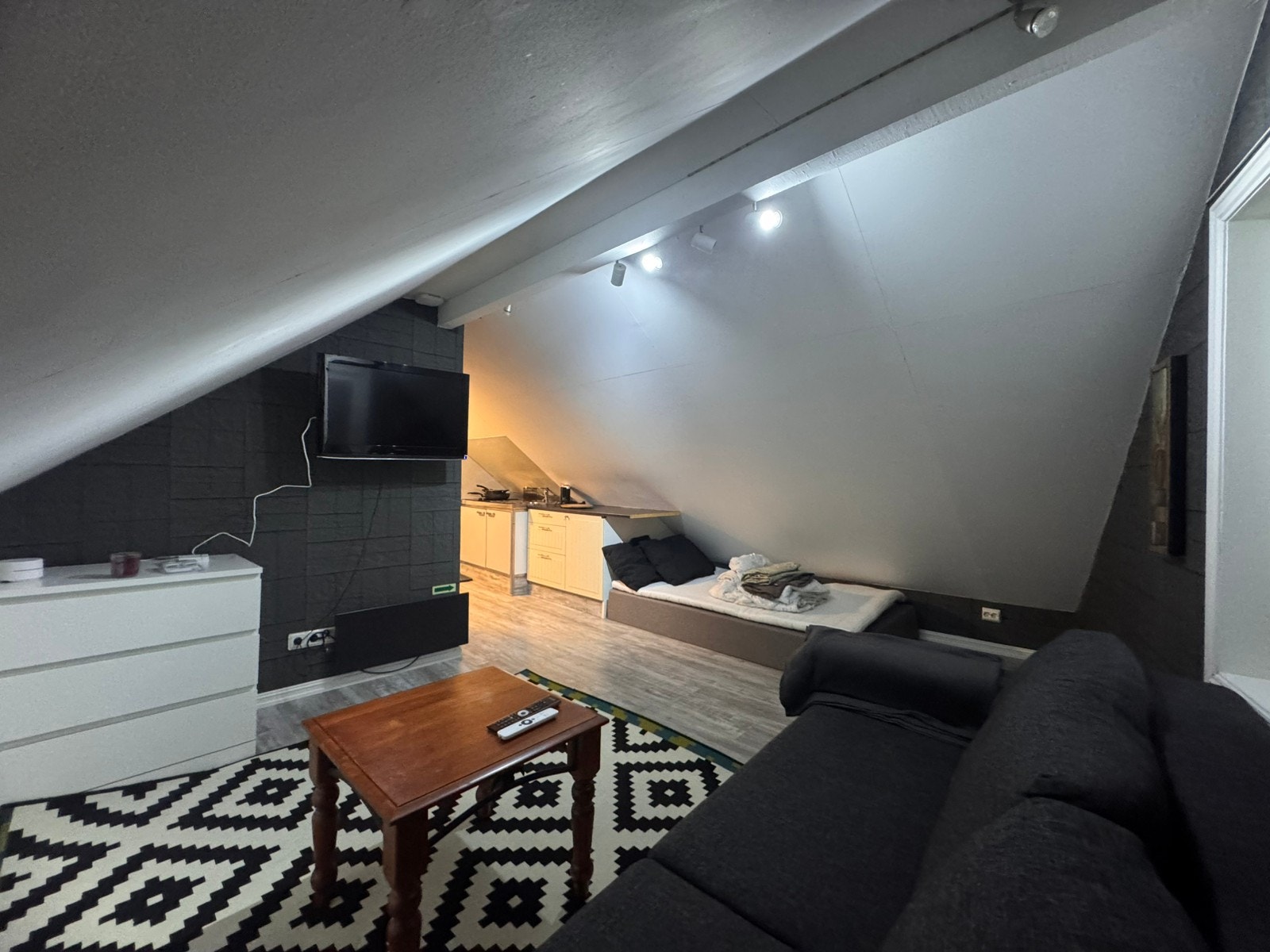 Romslig med skrå vegger Galleribilde