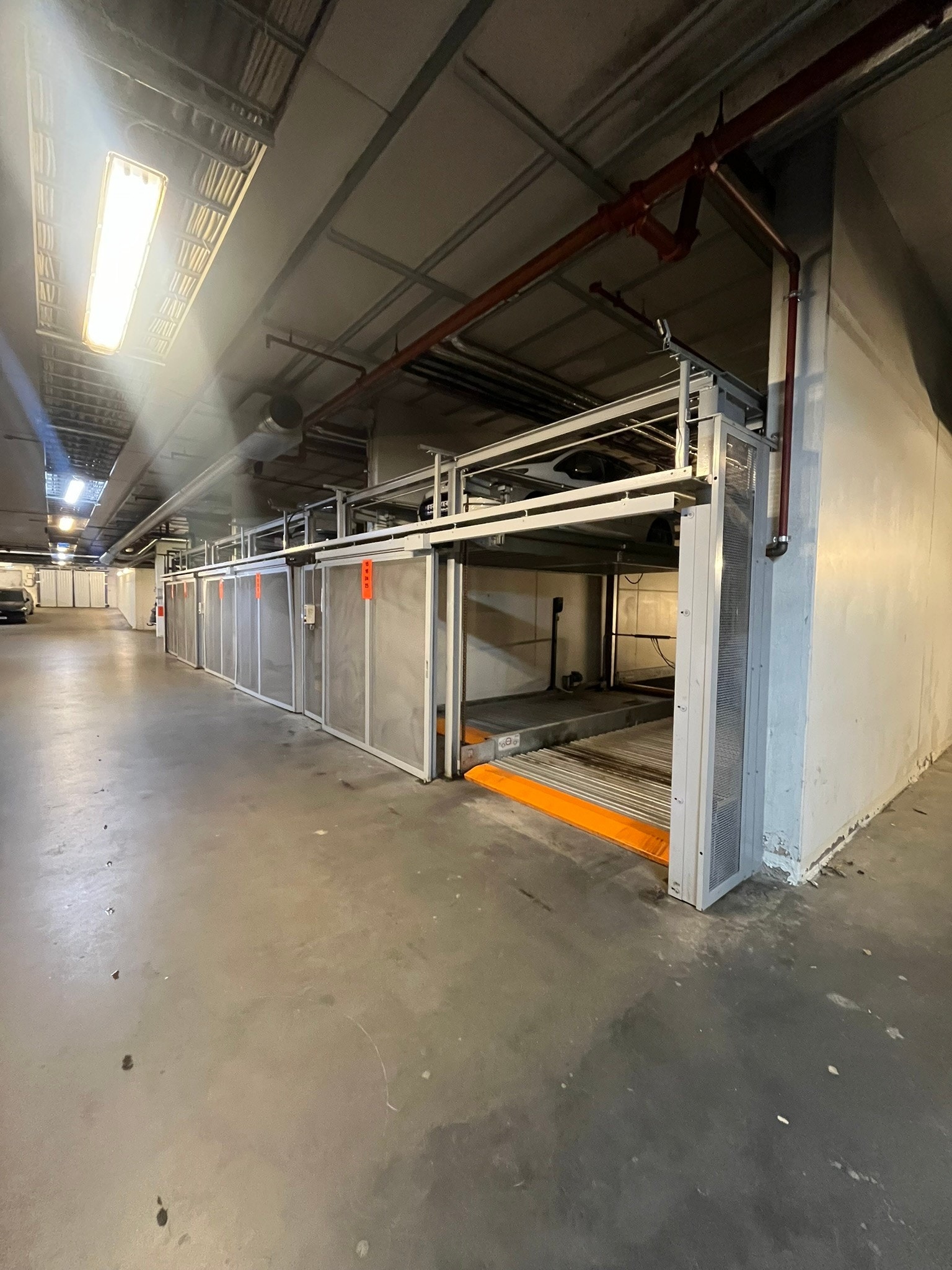 Romslig ved inngang uten stolper eller andre hindringer Galleribilde