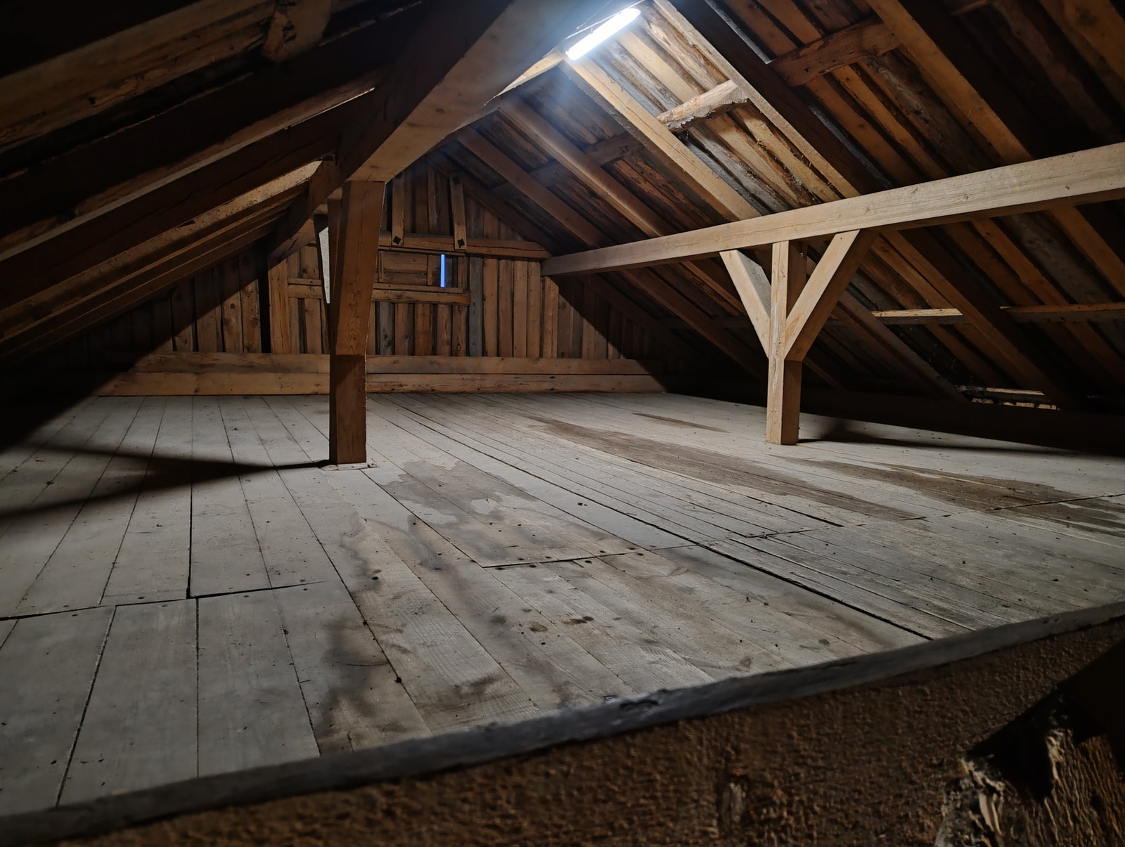 Lager uisolert (IKKE isolert) 40m2 i 3.etg Galleribilde
