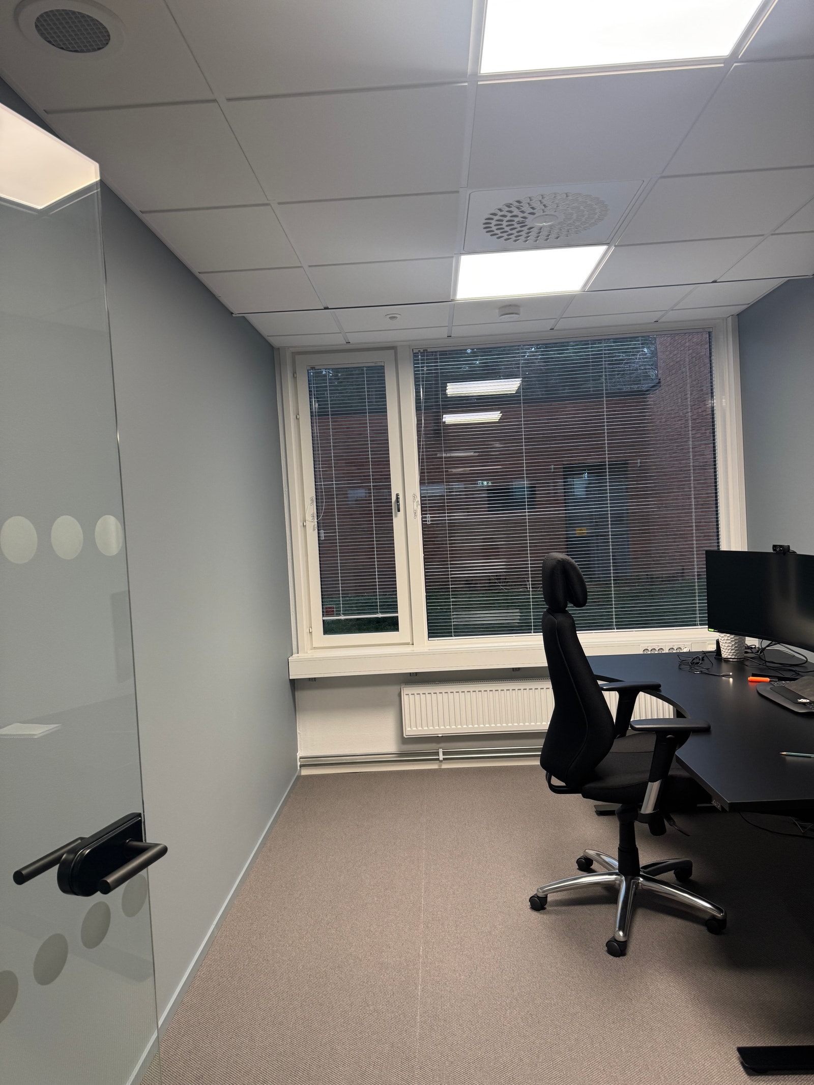 Kontor mot atrium Galleribilde