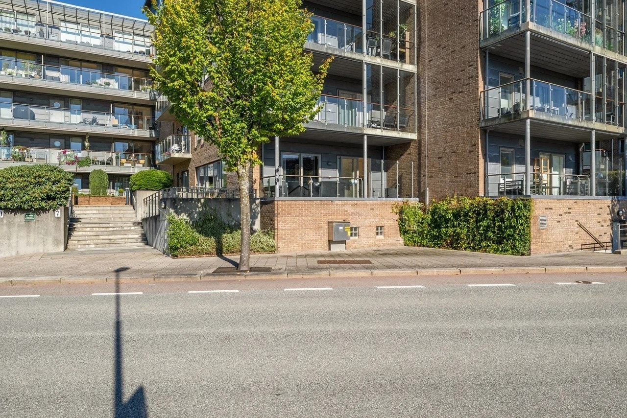 Felles inngang til bygget. Galleribilde