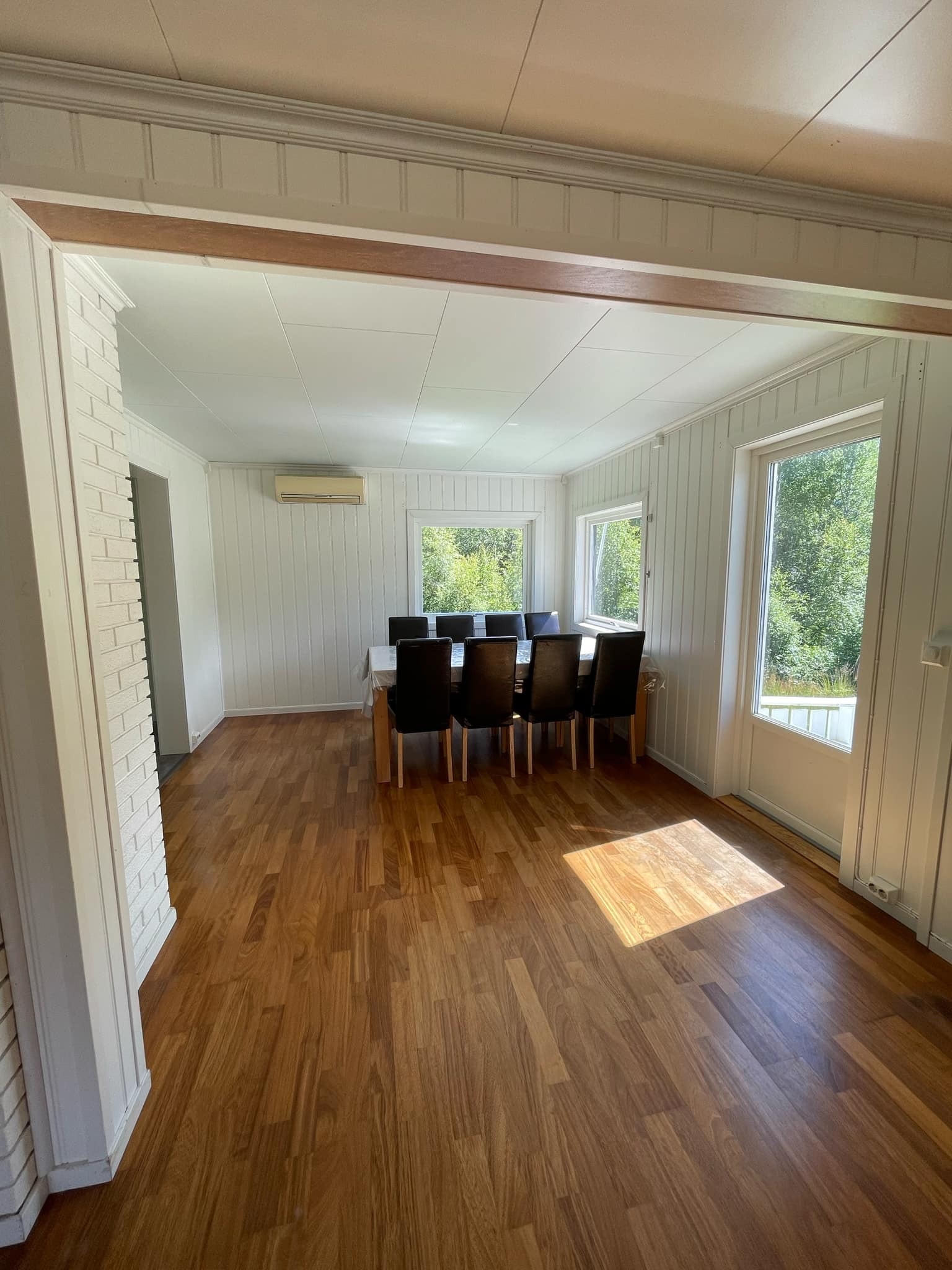 Spise møblene er ikke med Galleribilde