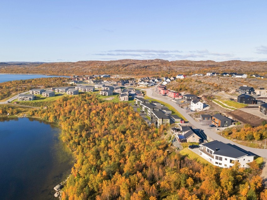 Bolyst ved vannet - se www.solsidenkirkenes.no Galleribilde