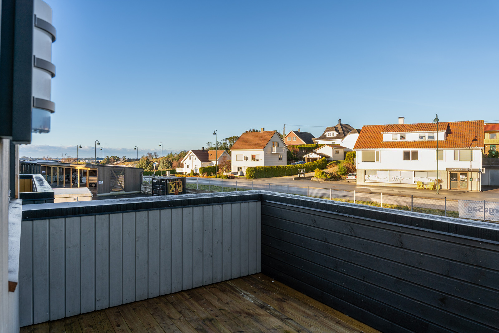 Takterrasse med gode solforhold på ettermiddag og kveld.