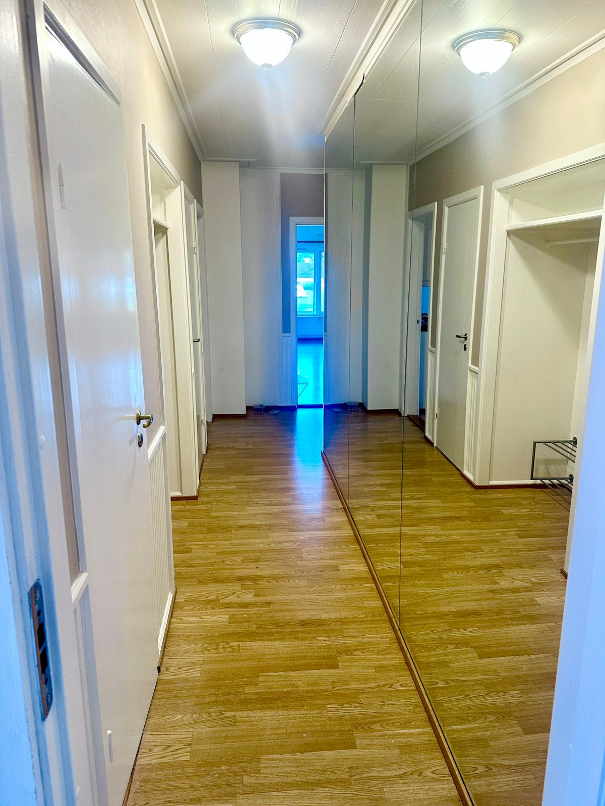 Gang med speilvegg Galleribilde