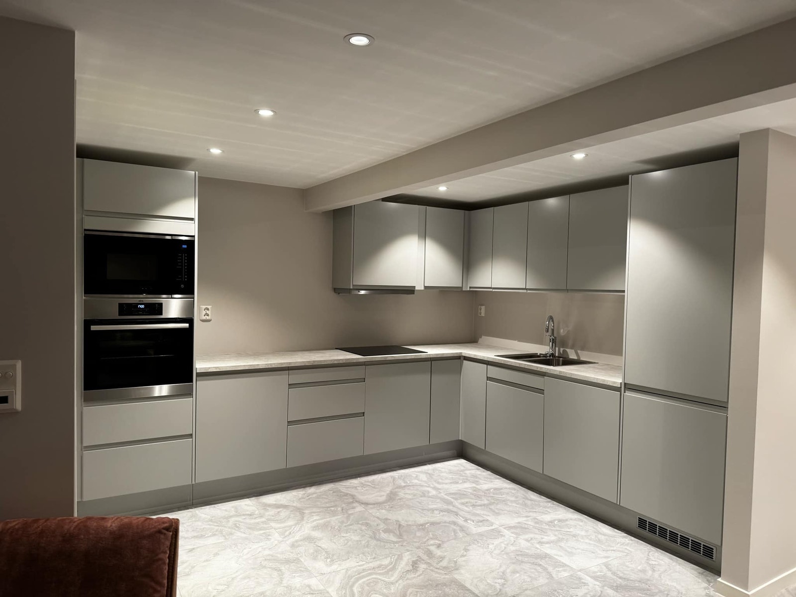 Kjøkken med hvitevarer Galleribilde