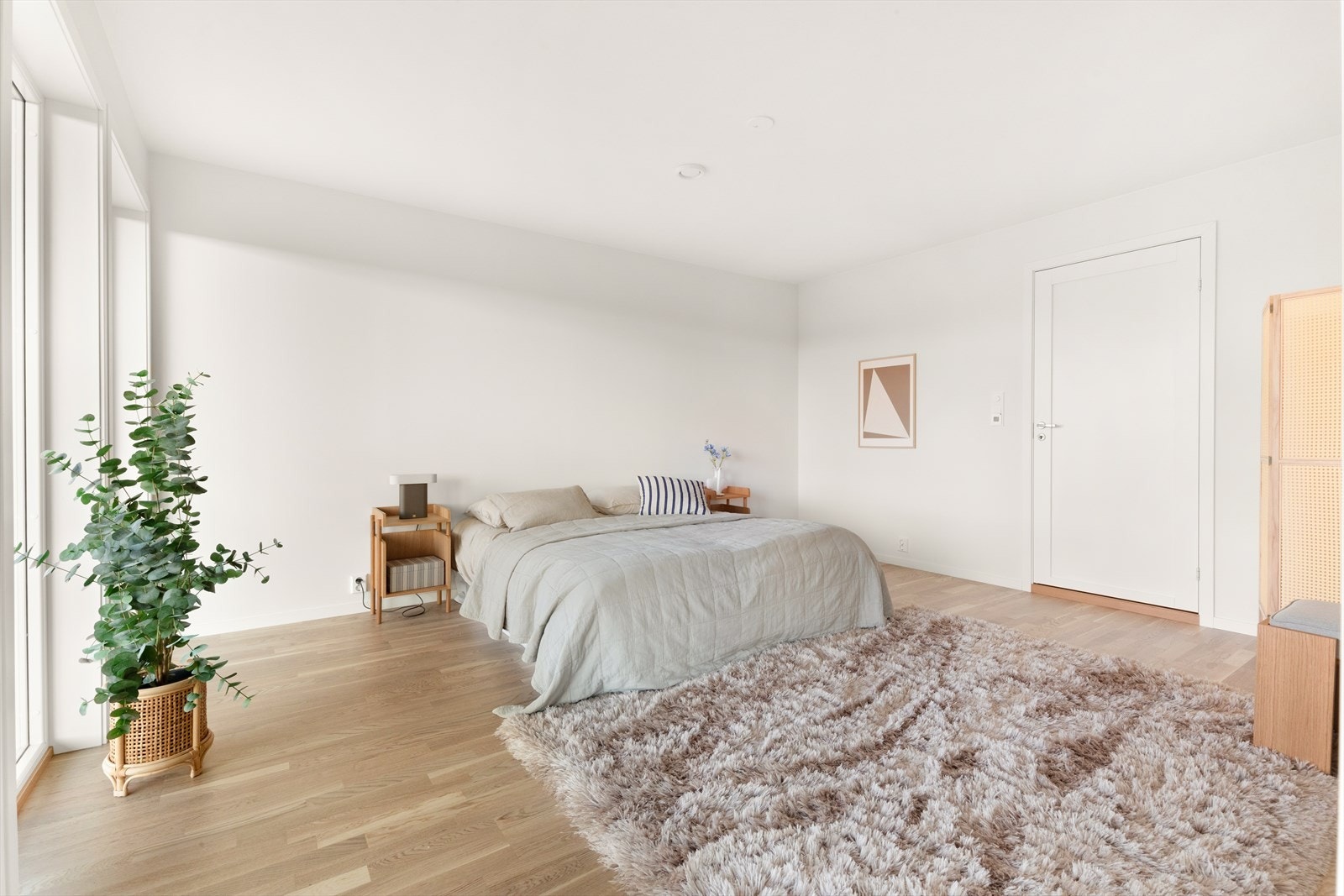 Boligen får tre soverom, fordelt med to i tredje etasje og ett i første etasje. Galleribilde