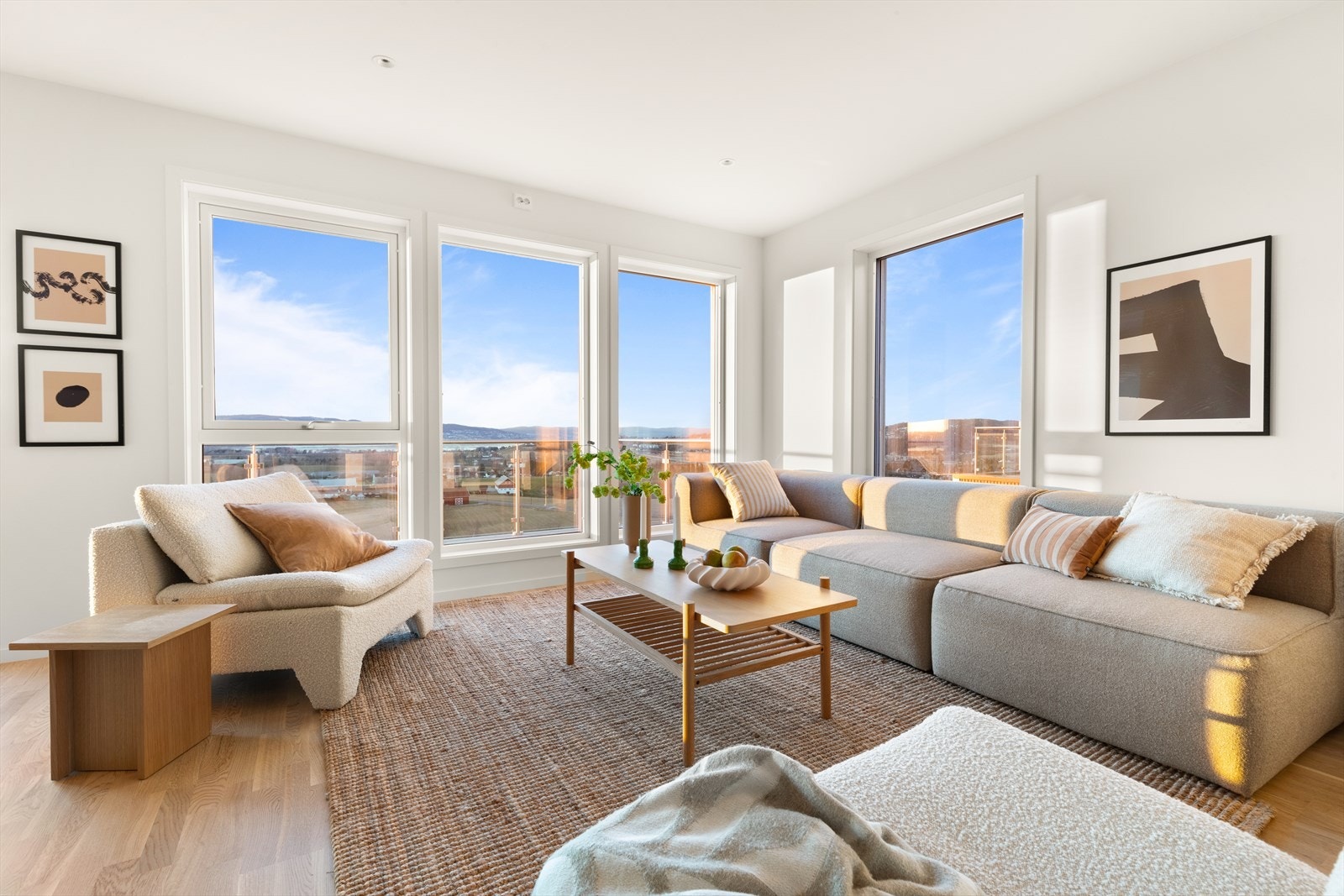 Velkommen til Øvre Damvei 18 - En ny, strøken og særegen enebolig med høy standard! Galleribilde