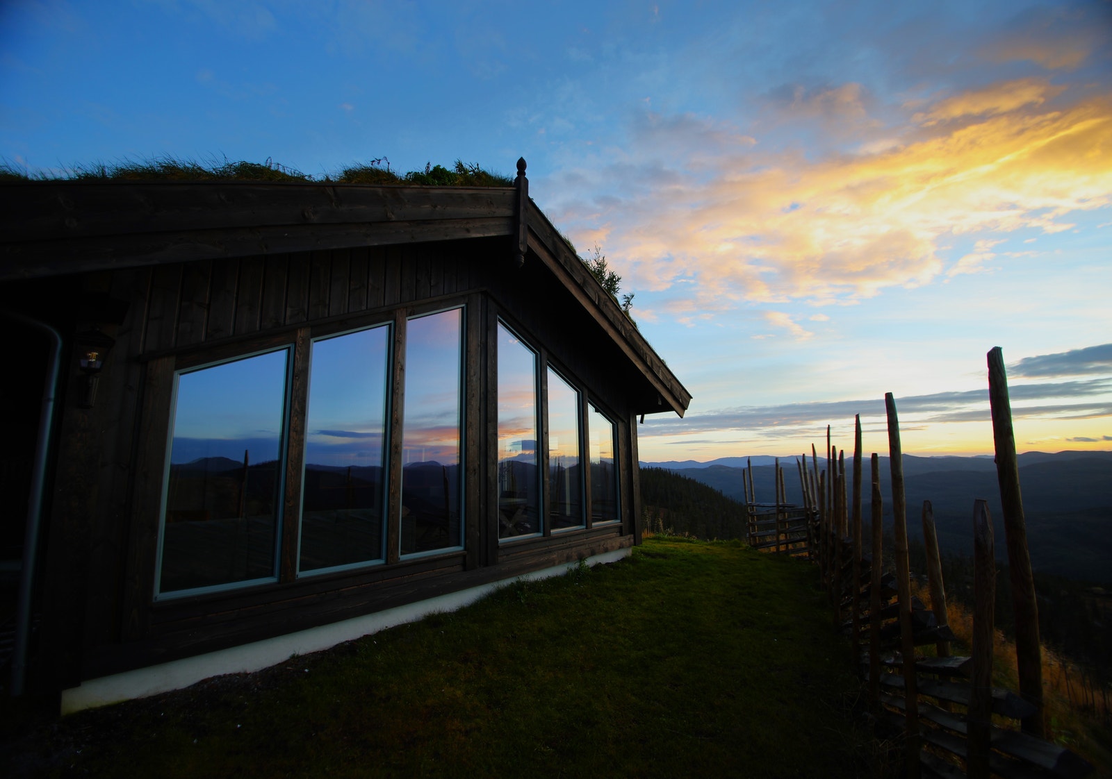 Solnedgang på Flugonfjell Galleribilde