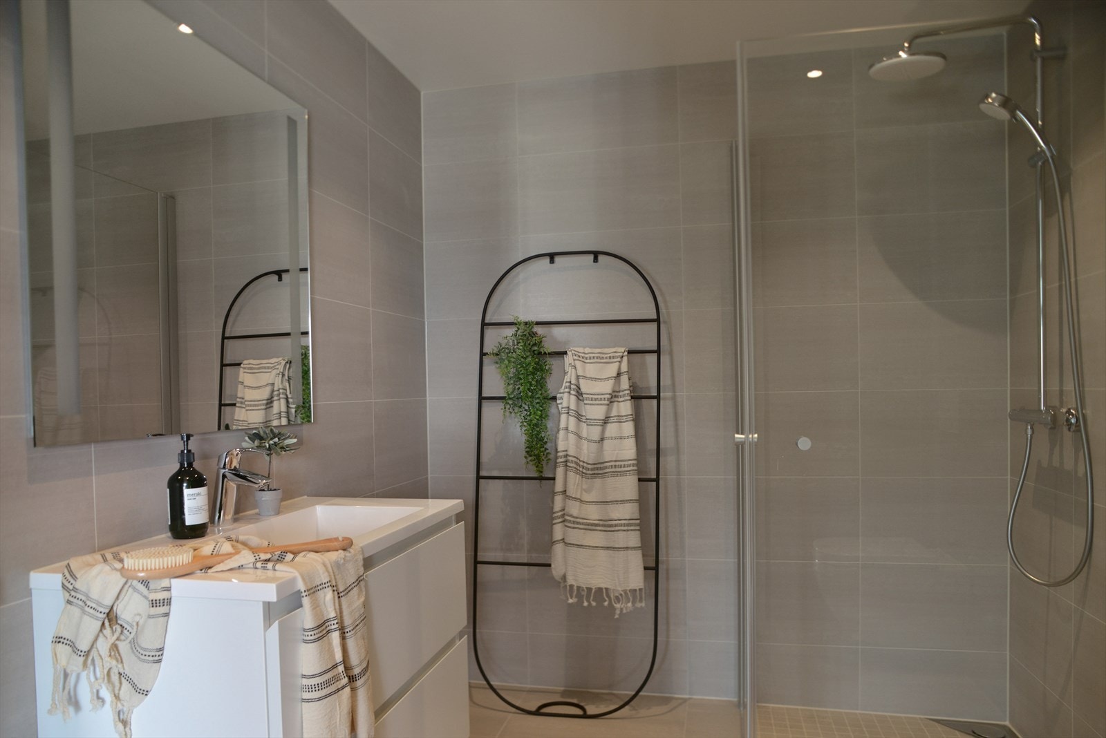 objpict_5587752491332_0.jpg Galleribilde