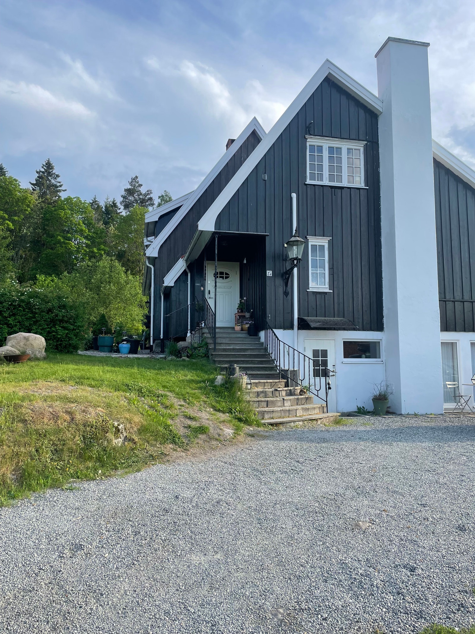 Adkomst på bakkeplan med parkeringsplass om ønskelig Galleribilde