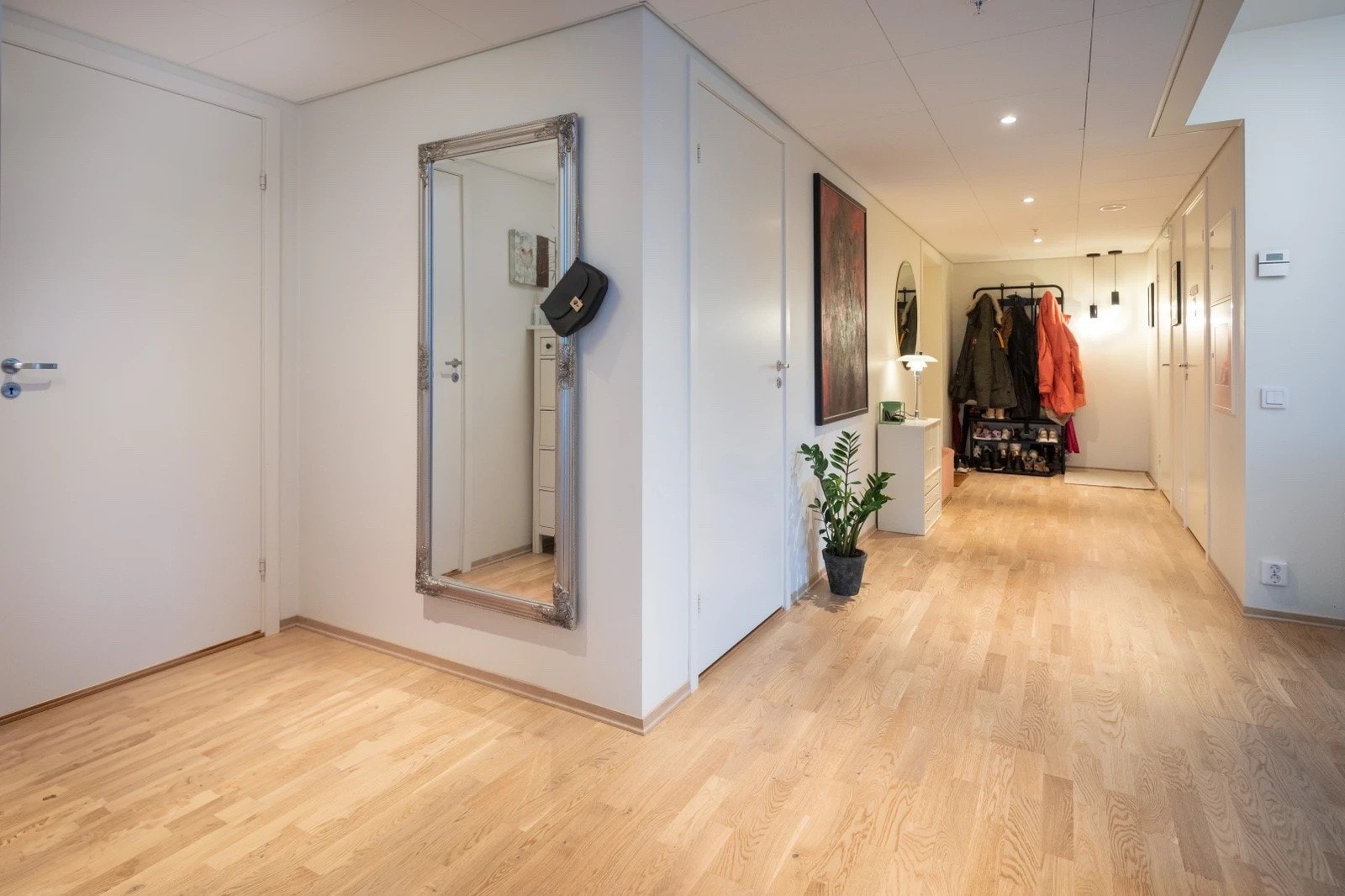 Luftig entré. Galleribilde