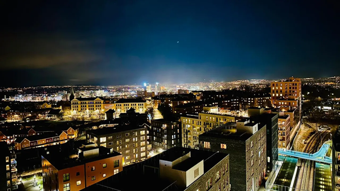 Utsikt om natten over Oslo by. Galleribilde