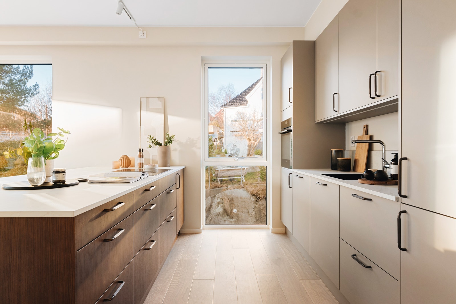 Kjøkken med skuffeseksjoner og godt med lagringsplass. Galleribilde