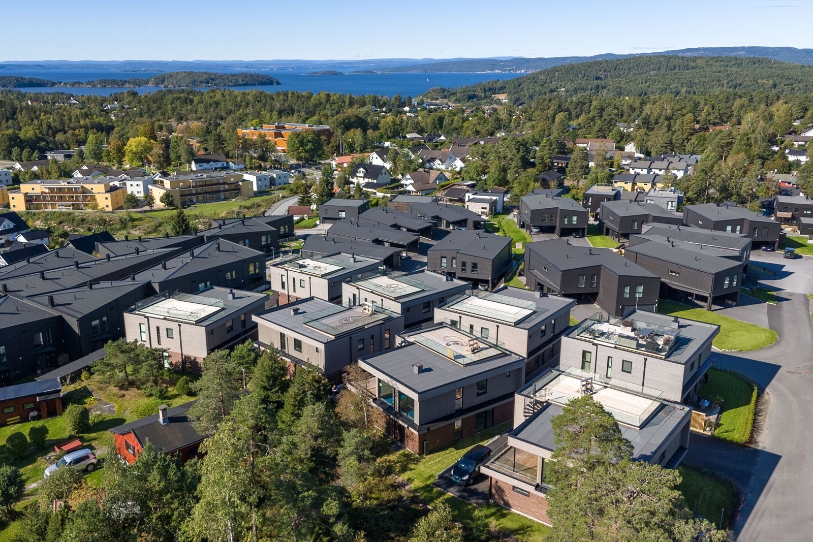 Dette prosjektet omhandler 8 eneboliger, hvor 6 er overtatt og innflyttet. De to siste har noe gjenstående arbeider. Galleribilde