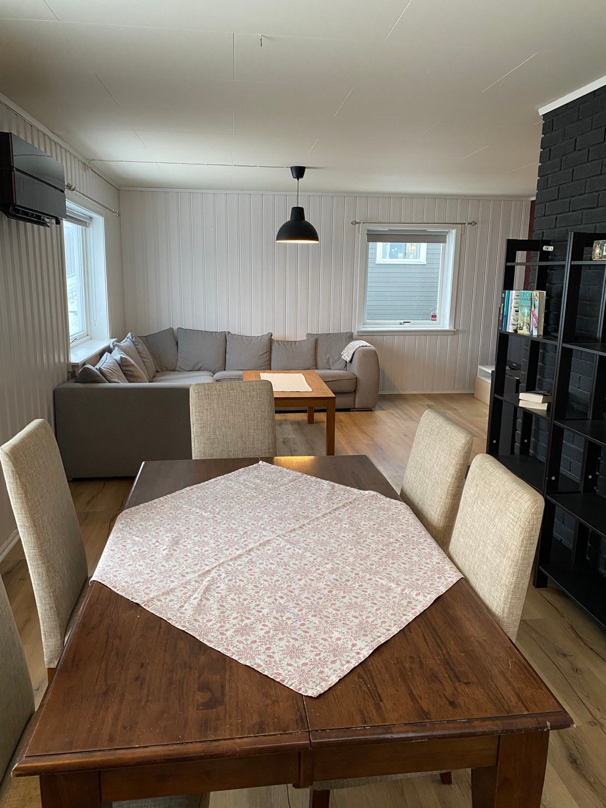 Spisestue/stue Galleribilde