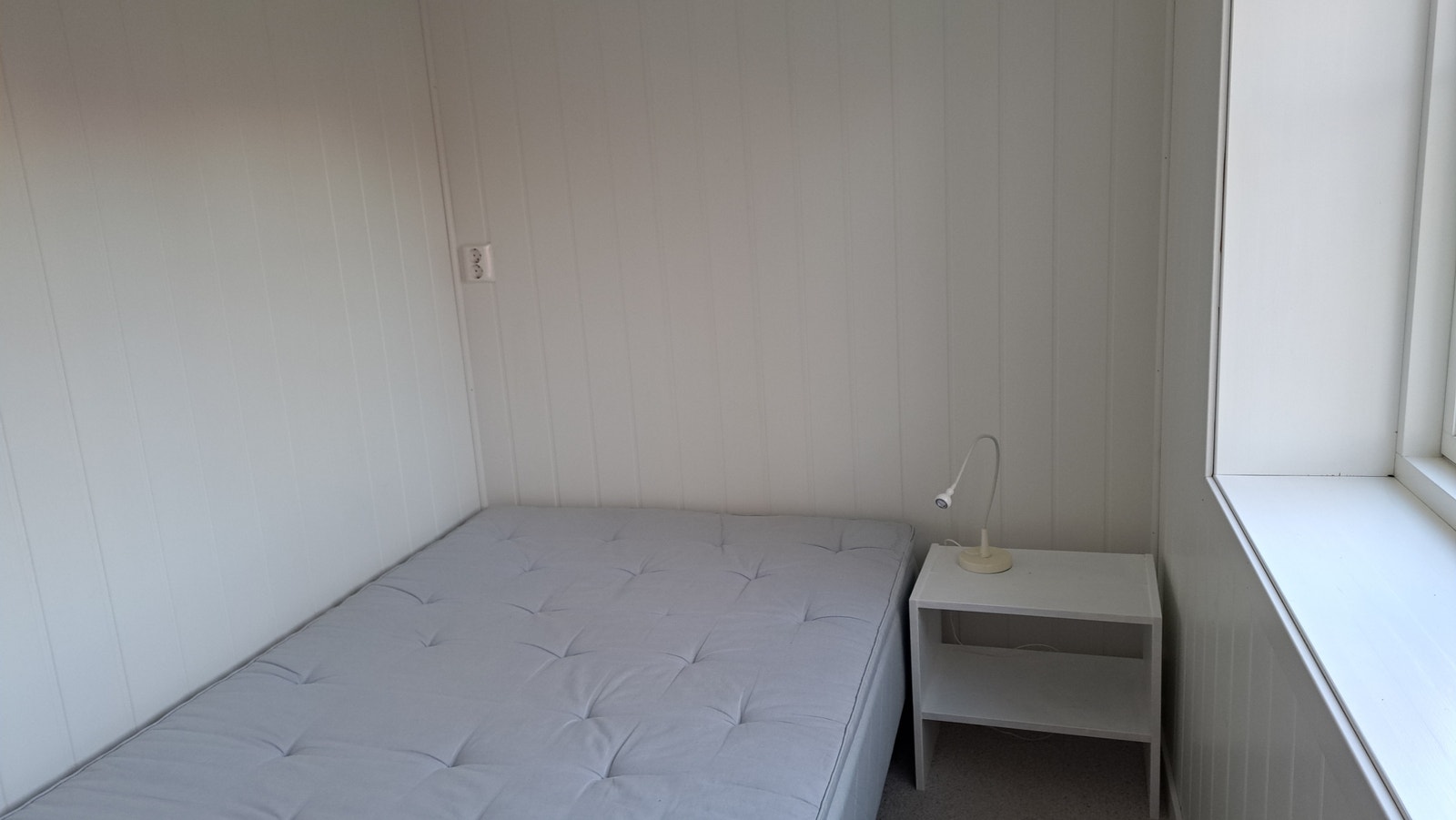 120 seng. Plass til 160 seng ved å flytte nattbord. Galleribilde