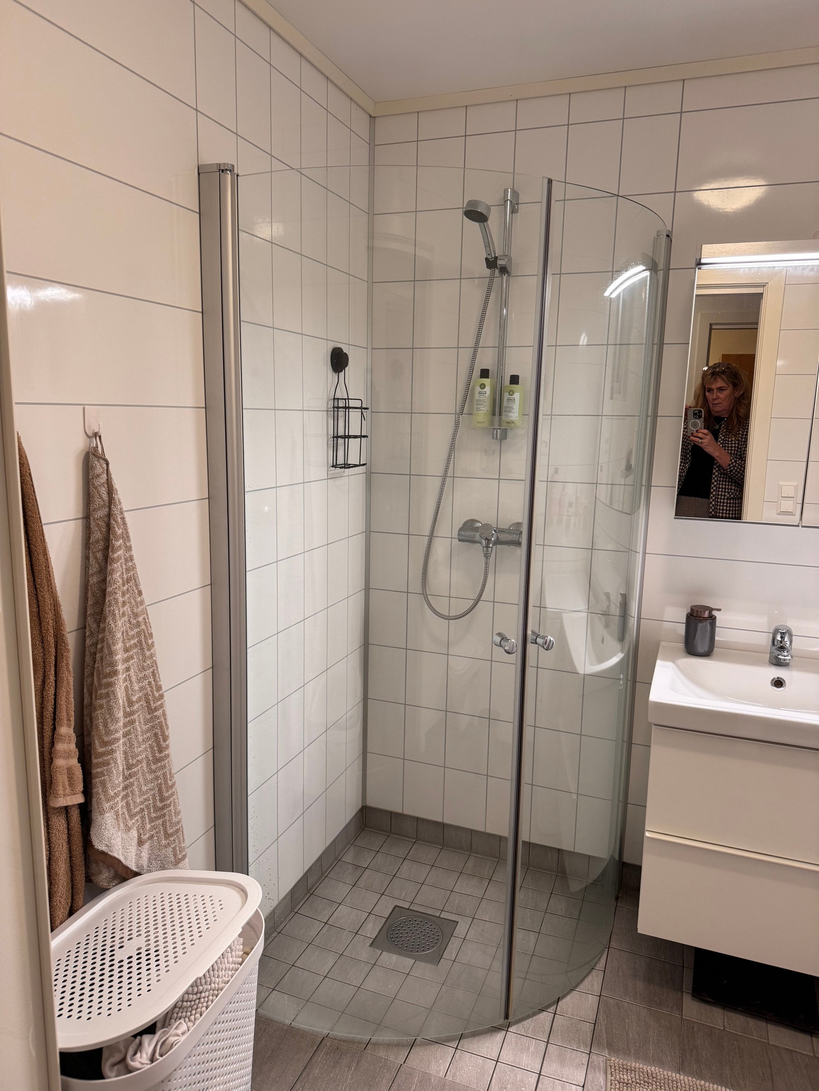 Stort, lyst bad Galleribilde