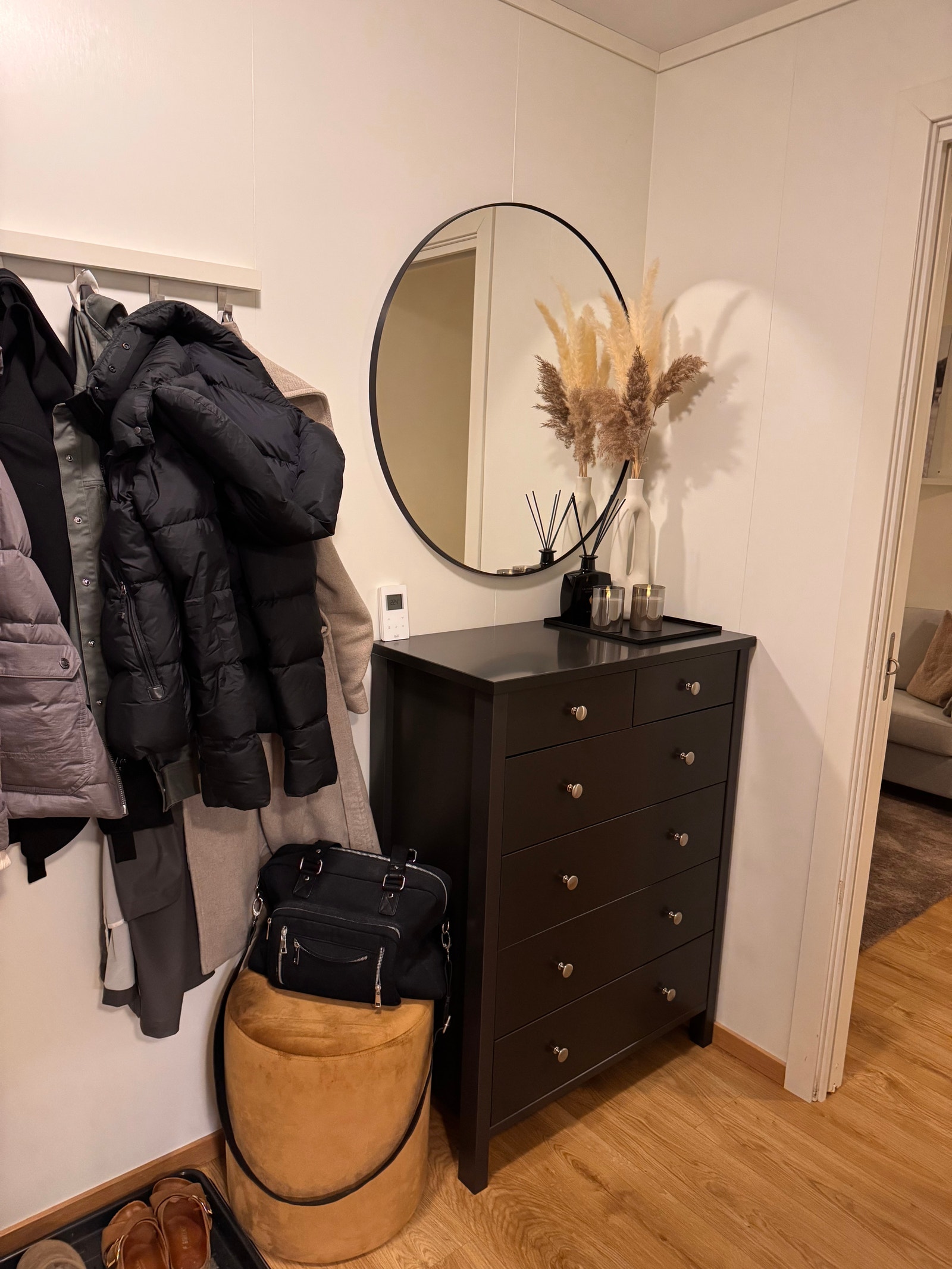 Lun entrè med garderobeplass Galleribilde