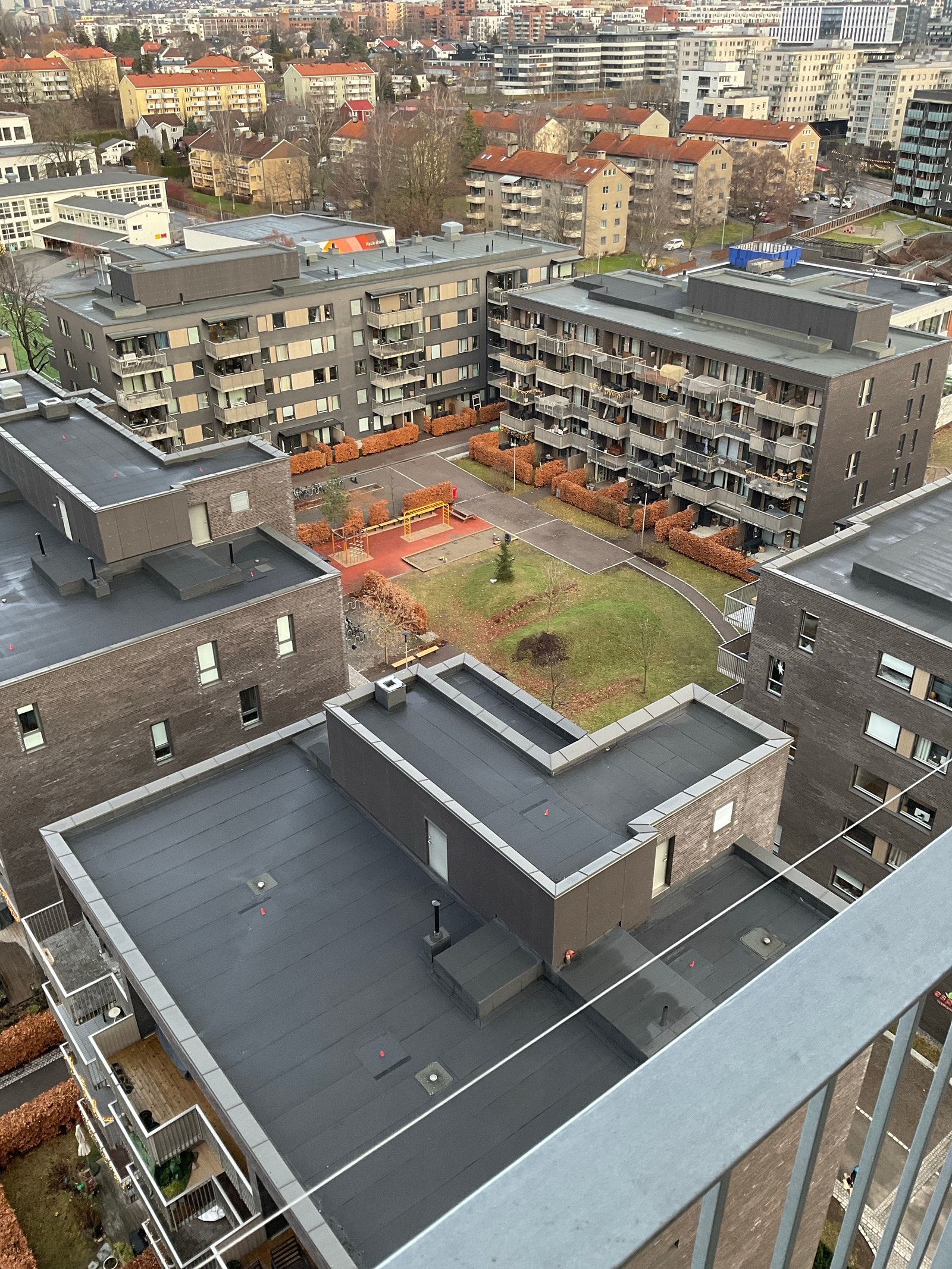 Park 2 med Rema og Kiwi butikk bak. Galleribilde