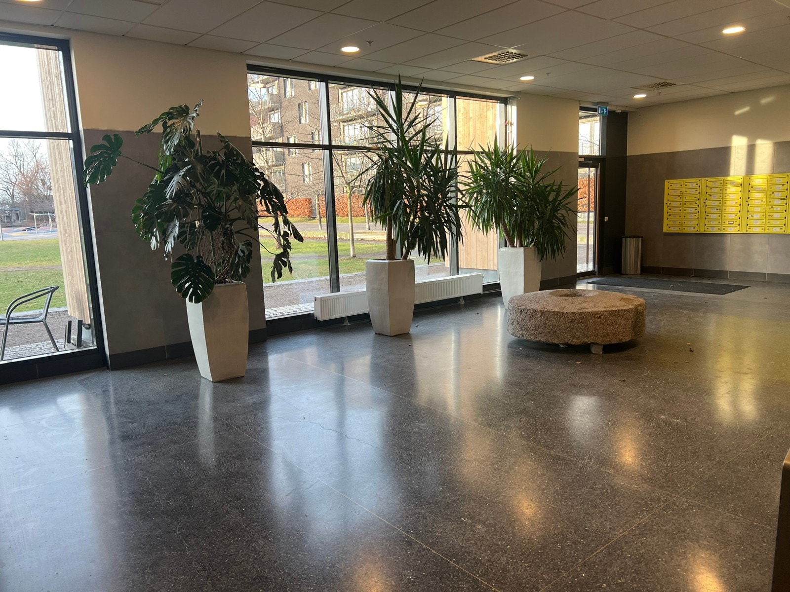 Stort inngansparti Galleribilde