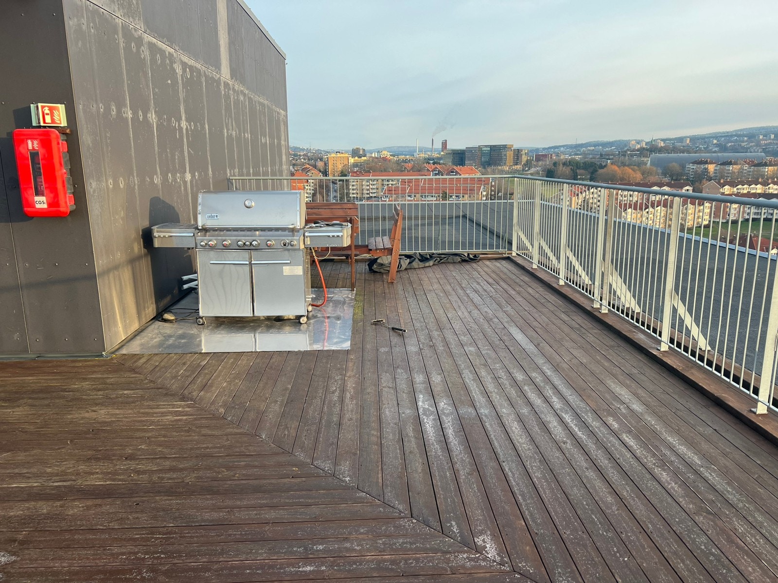 Stor gassgrill til felles bruk Galleribilde