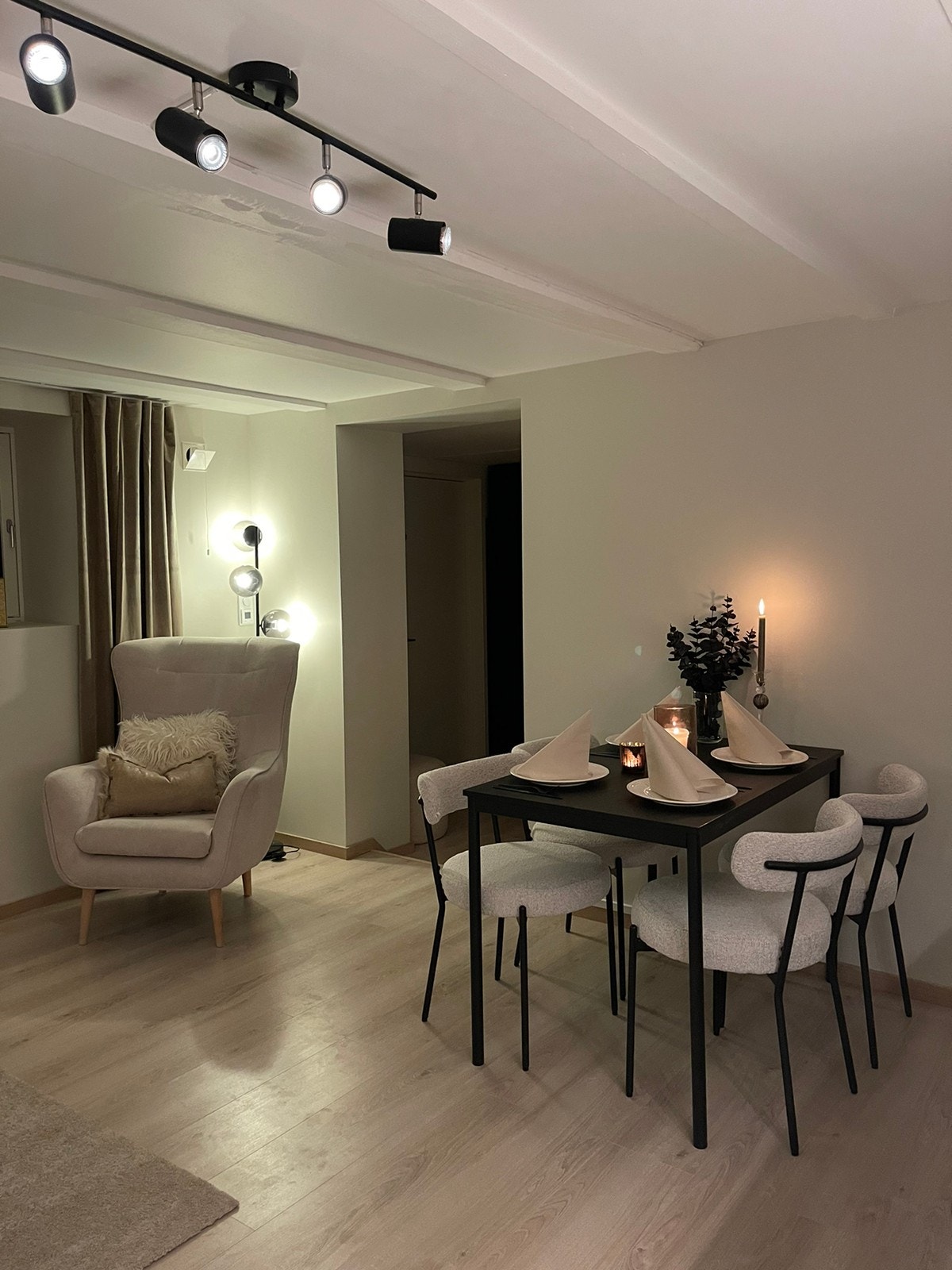 Bordet kan settes som en vill eller skyves ut om man får flere gjester. Galleribilde