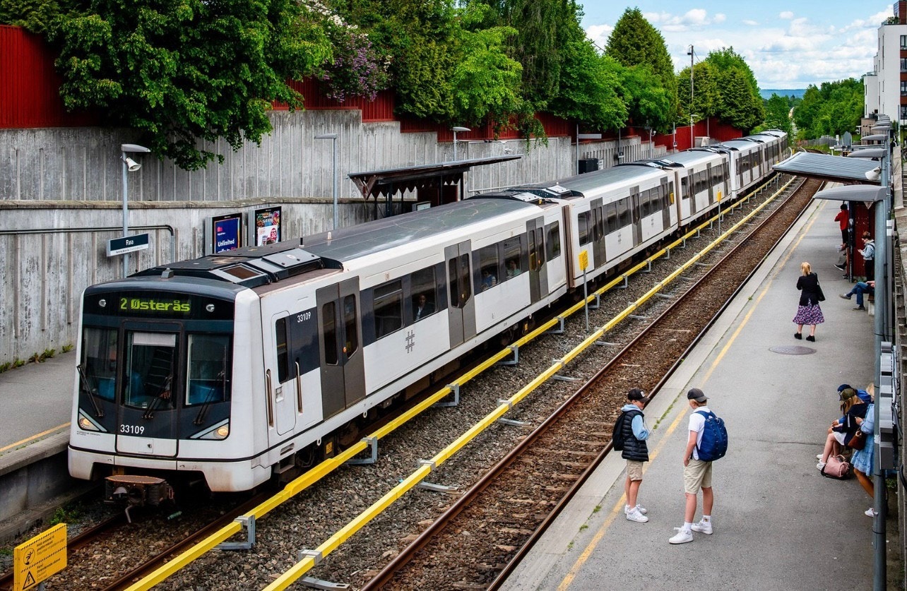 Røa t bane stasjon som tar deg til Oslo sentrum på kun 7 minutter! Galleribilde