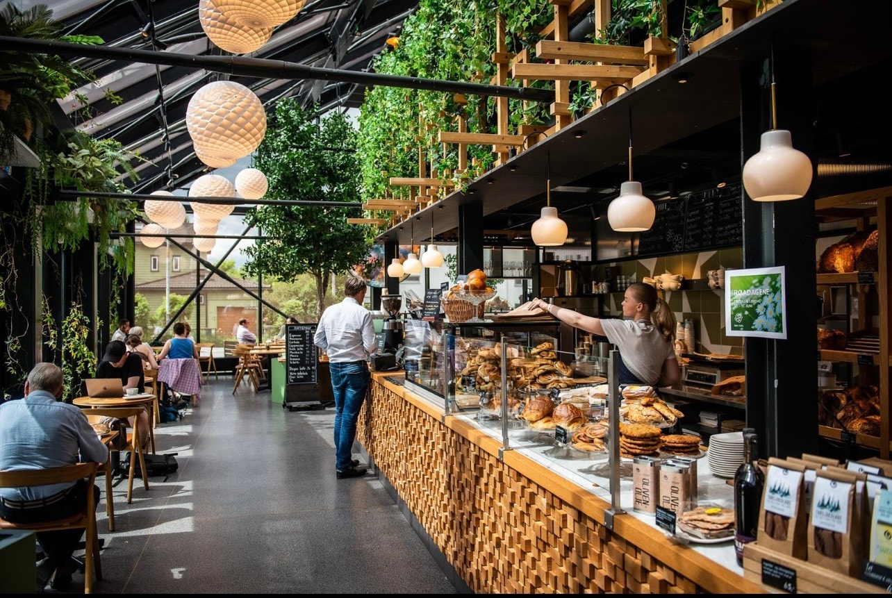 Åpent bakeri og Resturante bare 2 minutter unna leiligheten. Galleribilde