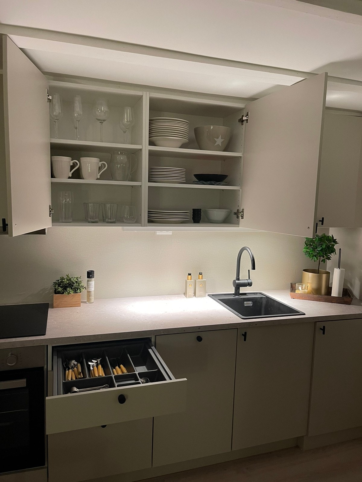 Leiligheten kommer fullt møblert av inventar. Galleribilde