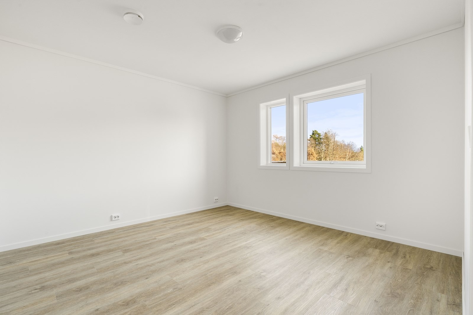 Høyåsen 2 A - Stort soverom med inngang fra stue Galleribilde