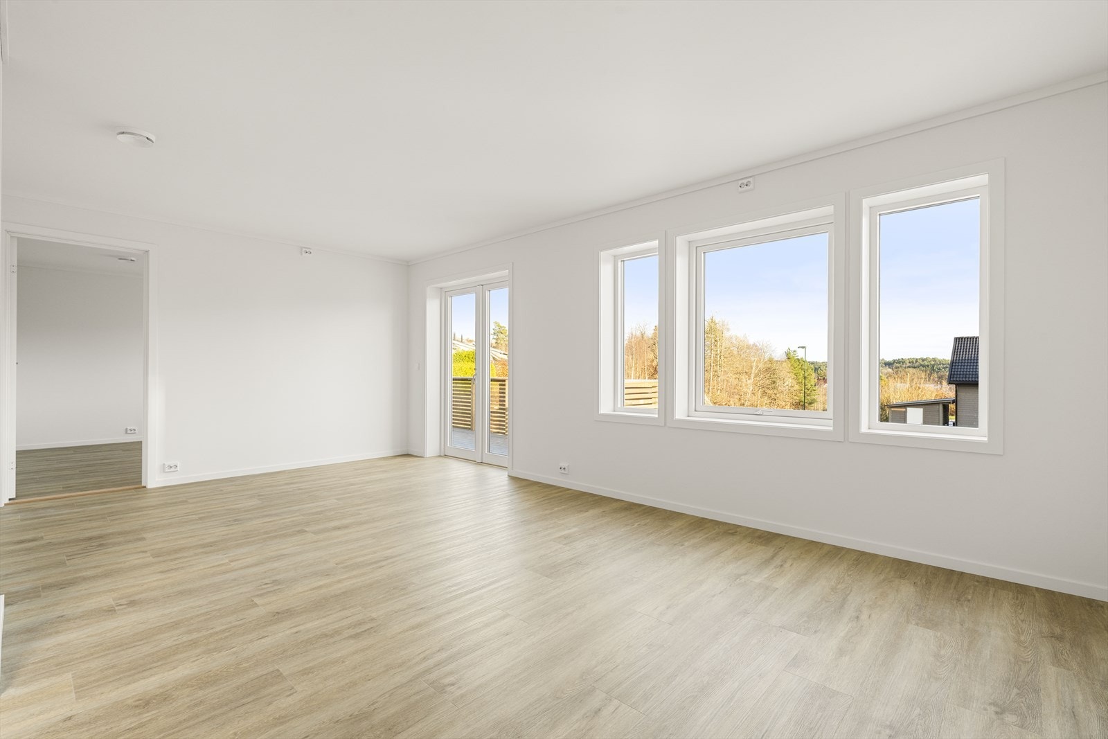 Fra stue i 2. etg. er det utgang til romslig balkong Galleribilde