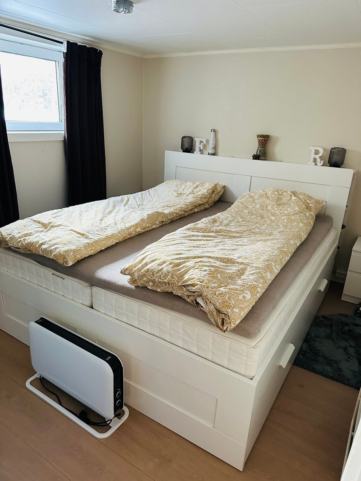 Soverom med stor vindu Galleribilde