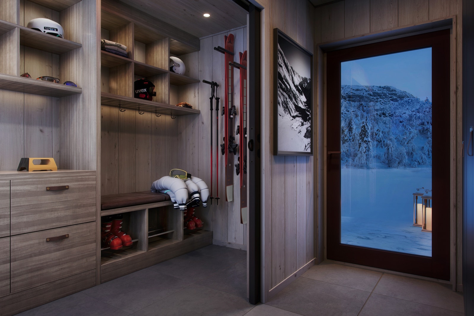 Innbydende entré med direkte adkomst til praktisk sportsbod via doble skyvedører, som i åpen posisjon gir et stort og praktisk omkledningsareal og plass til å preparere ski Galleribilde