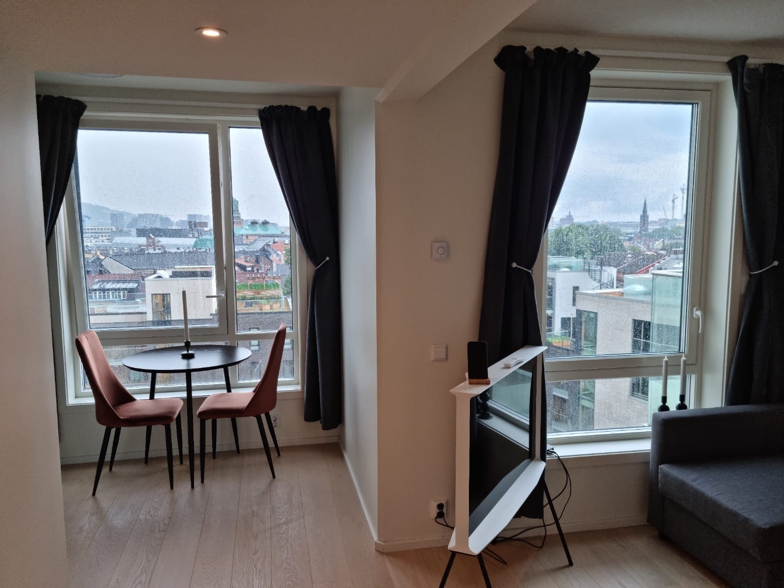 Alt er nytt, lyst og fint med flott utsikt. Galleribilde