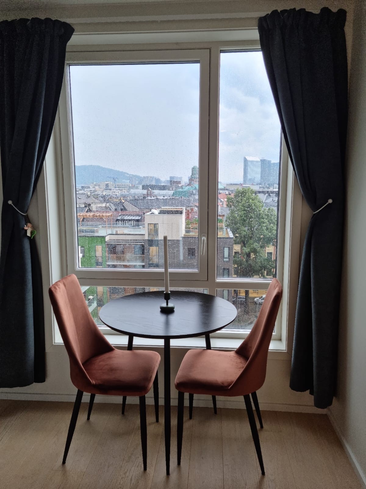 Utsikt i retning Plaza og Barcode fra kjøkkenet Galleribilde