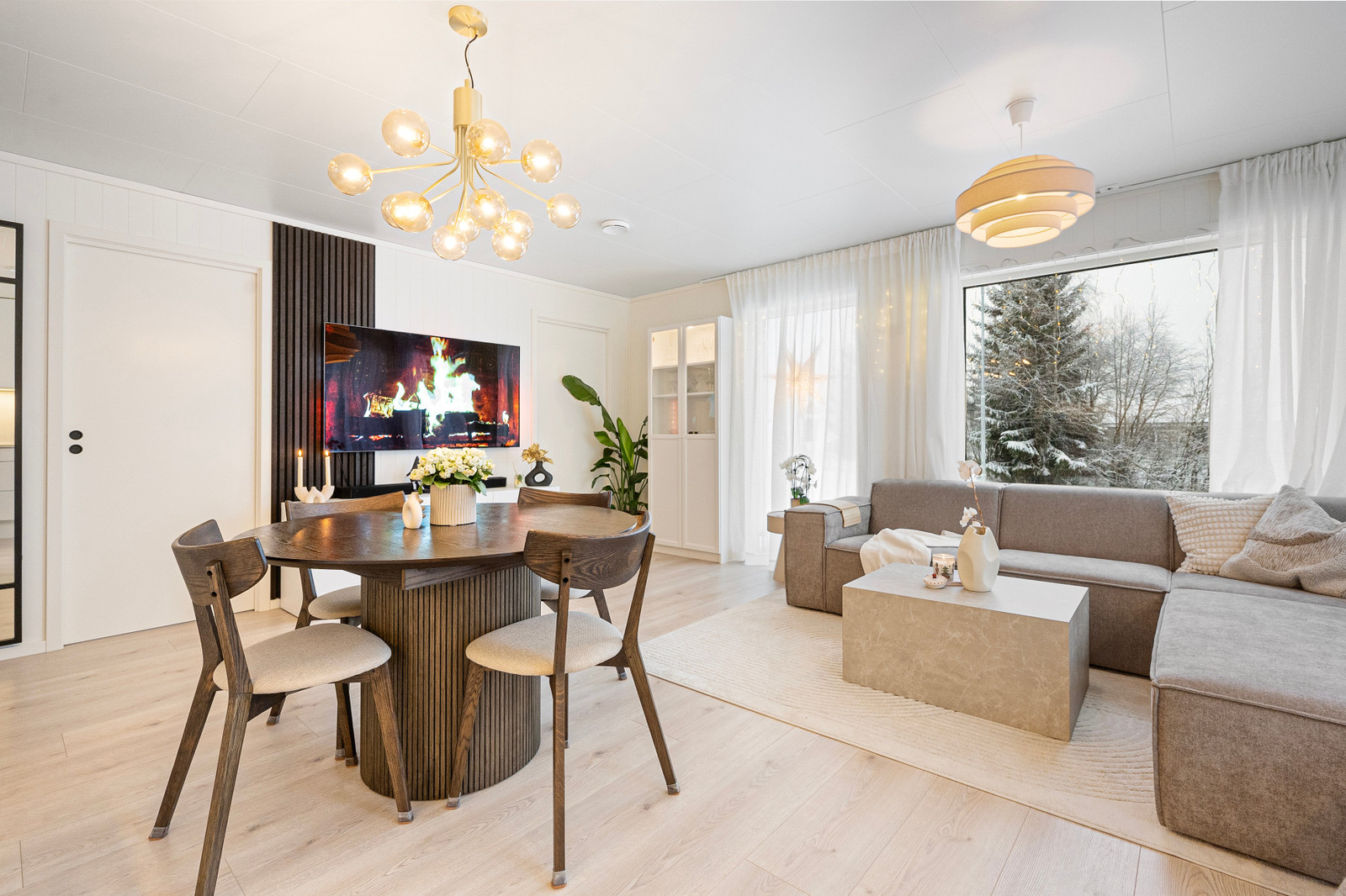 God plass til stor sofa og spisestue